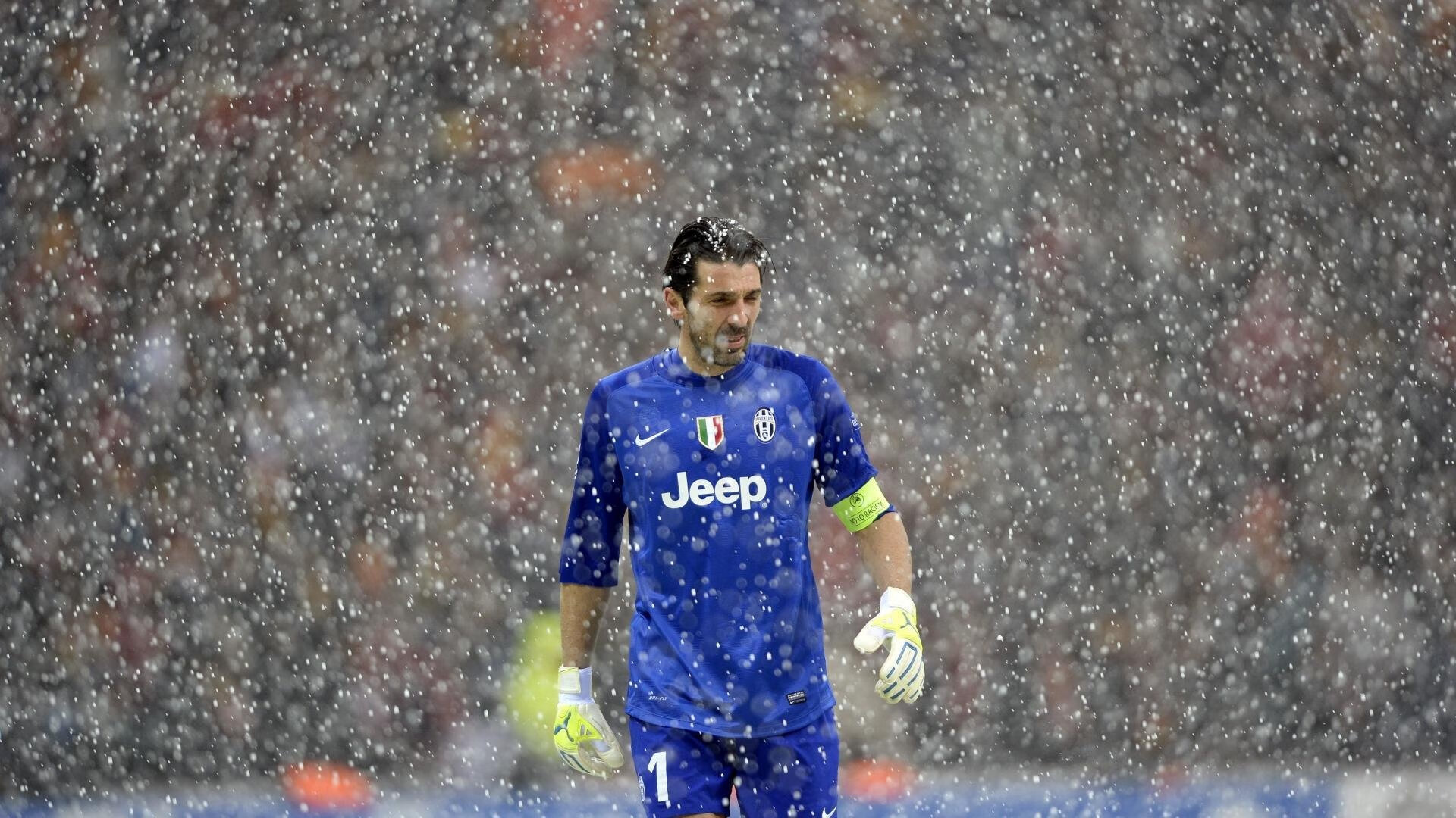 赛道与绿茵的交响,F1街道赛之夜见证C罗个人能力完全展现