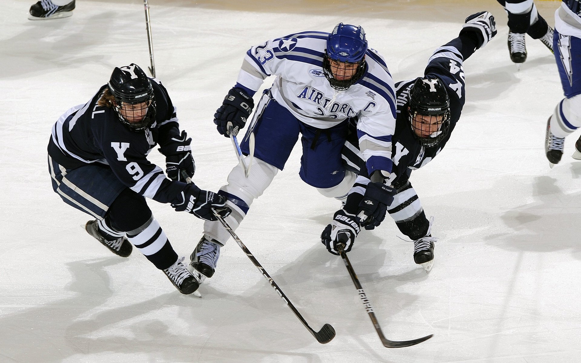 F1新赛季揭幕战，速度与激情之外，新西兰在另一赛场粉碎希腊