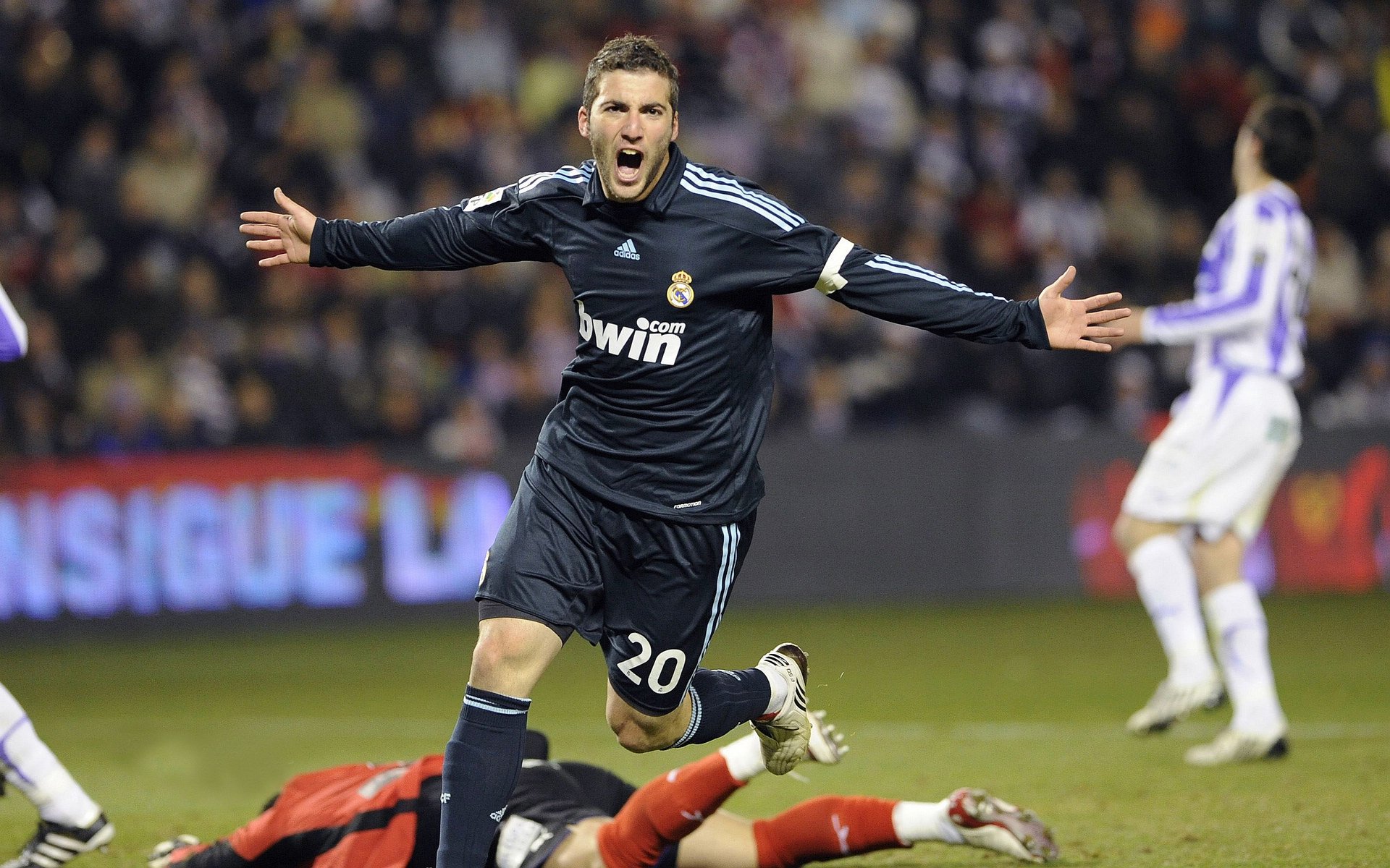 欧冠淘汰赛之夜，德罗赞成为胜负手