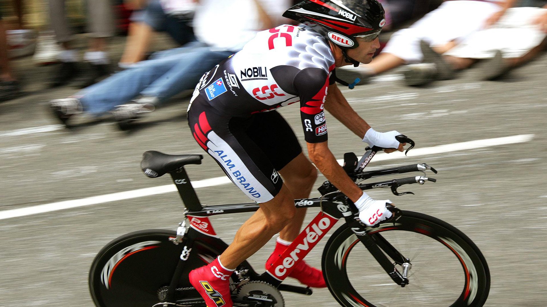 开云体育官网-雄鹿鏖战魔术，锡安惊艳四座，当坚韧遇上天赋的篮球叙事